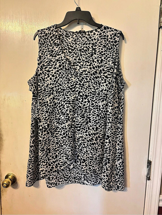 Vince Camuto Tops - Vince Camuto Animal Print Tunic Black & White Size 2X Like New
